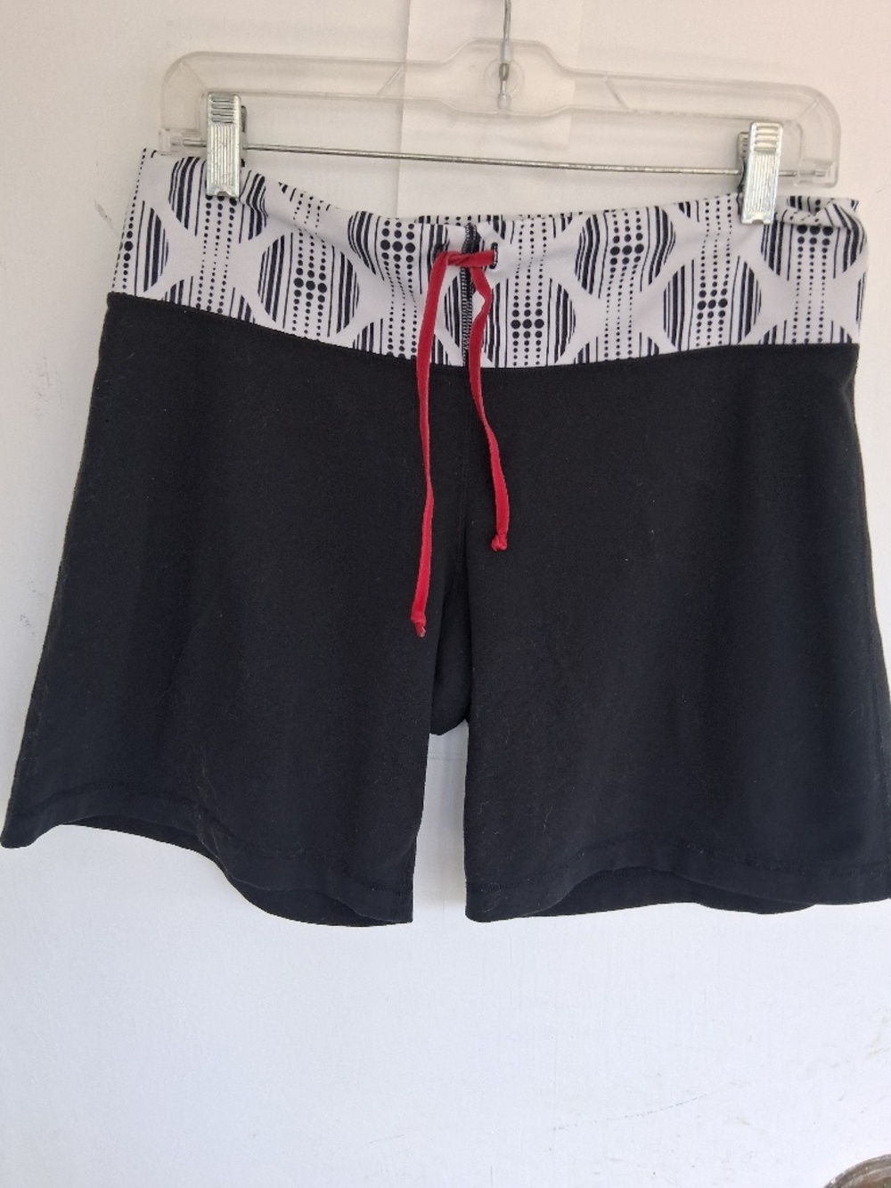 Lululemon Women's Drawstring Shorts sz 30 Nice Condition